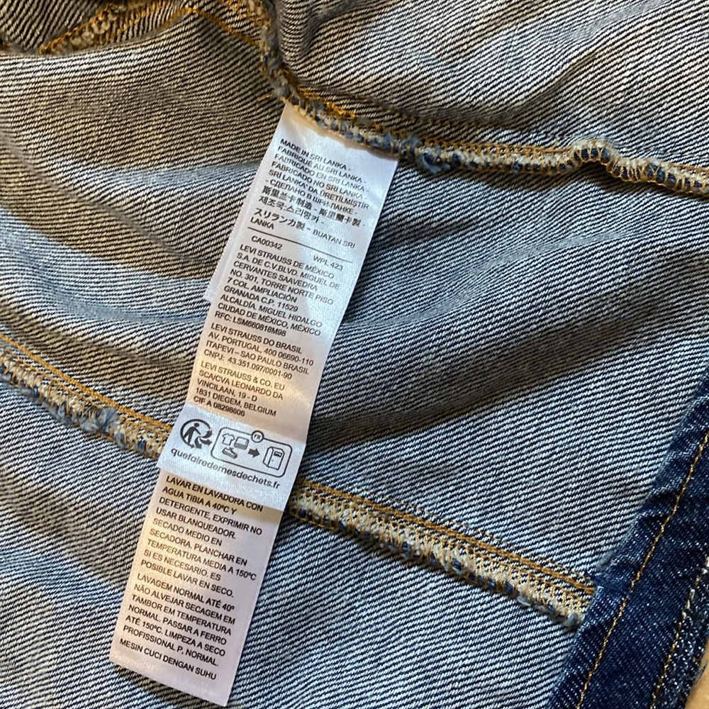 Levi’s Denim Long Sleeve Button-Up Top - Picture 10 of 17